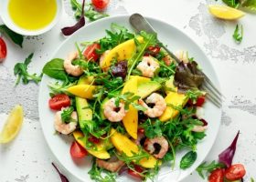 طريقة عمل سلطة الروبيان والمانجو