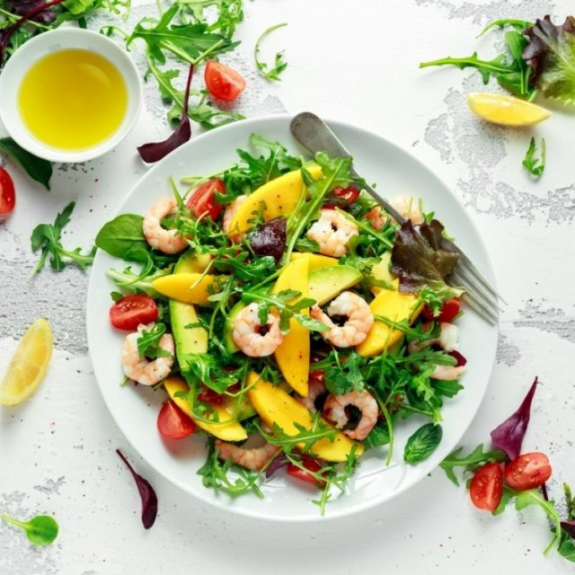 طريقة عمل سلطة الروبيان والمانجو