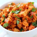 طريقة عمل مكرونه حمراء بالدجاج