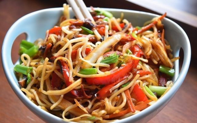 طريقة عمل أندومي فاهيتا الدجاج