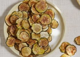 طريقة عمل بطاطس مشوية مع الكوسا