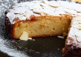 طريقة عمل كيك اللوز كيتو