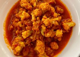 طريقة عمل صينية القرنبيط بالصلصة