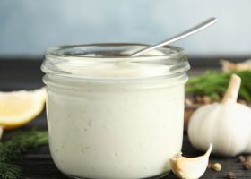 طريقة عمل الثوميه بالنشا