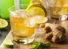 طريقة عمل عصير الليمون بالزنجبيل الفوار