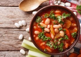 طريقة عمل شوربة الفاصوليا البيضاء بالطماطم والريحان للرجيم