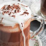 طريقة عمل مشروب الشوكولاتة الساخنة بالفانيليا