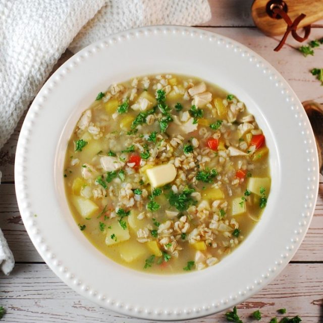 طريقة عمل شوربة الفريكة بالدجاج والبطاطس