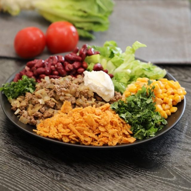 طريقة عمل سلطة التاكو باللحم المفروم