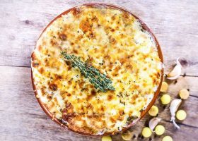 طريقة عمل جراتان البطاطس بالخضار