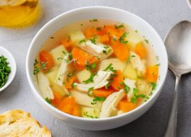 طريقة عمل شوربة الدجاج الصحية