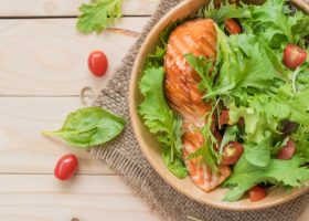 طريقة عمل سلطة السلمون دايت