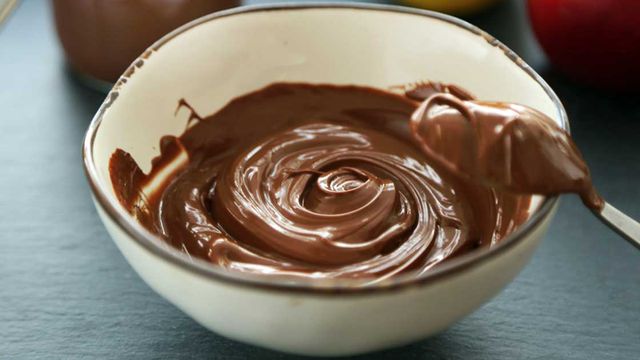 طريقة عمل صوص الشوكولاتة بالكاكاو الخام بدون حليب