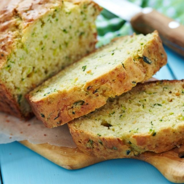 طريقة عمل كيكة مالحة بالزعتر