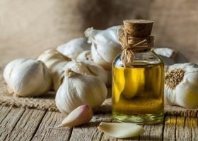 طريقة عمل زيت الثوم