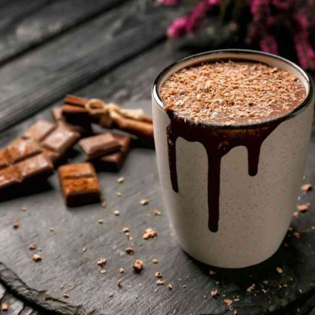 طريقة عمل هوت شوكلت بالنوتيلا