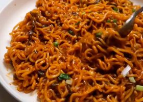 طريقة عمل اندومي حار