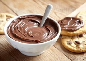 طريقة عمل شوكولاتة بالبندق للدهن