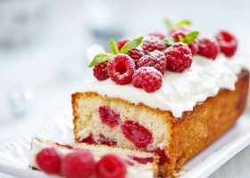 طريقة عمل كيك التوت مع تغليفة الجبن الكريمي