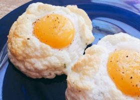 طريقة عمل بيض عيون بالفرن