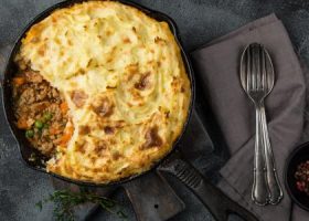 طريقة عمل صينية بطاطس مهروسة باللحم المفروم