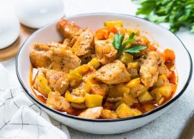 طريقة عمل يخنة الدجاج بالبطاطس