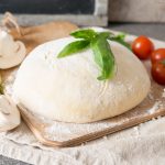 طريقة عمل عجينة البيتزا الطرية بالزبادي