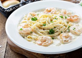 طريقة عمل مكرونه بالجمبرى بالصوص الابيض