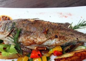 طريقة عمل سمك القاروص مشوي