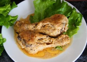 طريقة عمل أفخاذ الدجاج بالكريمة والثوم