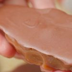 طريقة عمل حلى البريتزل بالشوكولاته والكراميل