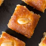طريقة عمل بسبوسة بالزبادي بدون بيض