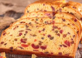 طريقة عمل كيكة اسفنجية بالفواكة والمكسرات