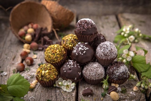 طريقة عمل حلى كرات الأوريو بثلاث مكونات