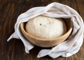 طريقة عمل عجينة فطاير بدون حليب