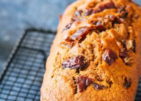 طريقة عمل كيكة التمر بالزبادي