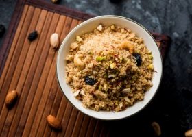 طريقة عمل القشد الملكي بالسميد