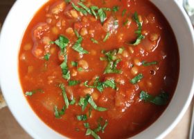 طريقة عمل شوربة العدس البني بالطماطم