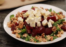 طريقة عمل سلطة الشمندر بالجبن والجوز