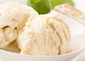 طريقة عمل آيس كريم بالفانيلا