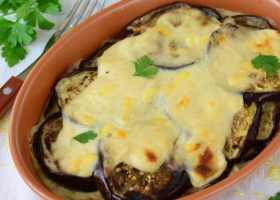 طريقة عمل صينية الباذنجان والبطاطس بالزبادي