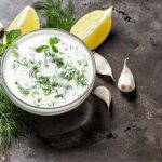 طريقة عمل سلطة الزبادي بالخيار والنعناع
