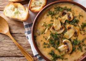 طريقة عمل شوربة الفطر بالزبادي