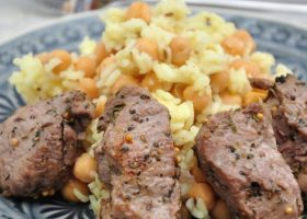 طريقة عمل الأرز باللحم والحمص