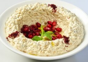 طريقة عمل المتبل بالباذنجان المشوي