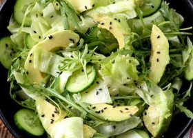 طريقة عمل سلطة افوكادو بالخس