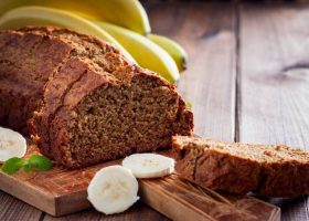 طريقة عمل كيك الشوفان بالموز والجوز