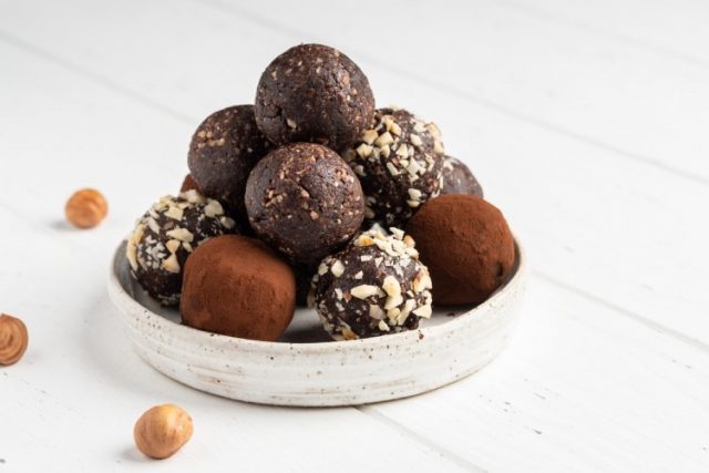 طريقة عمل حلى التمر بالبسكويت