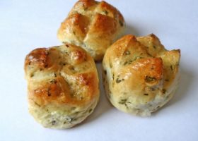 طريقة عمل خبز الأعشاب