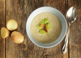 طريقة عمل شوربة البطاطس السهلة